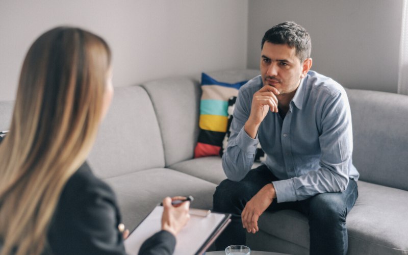 A client and therapist at Renova Behavioral Health
