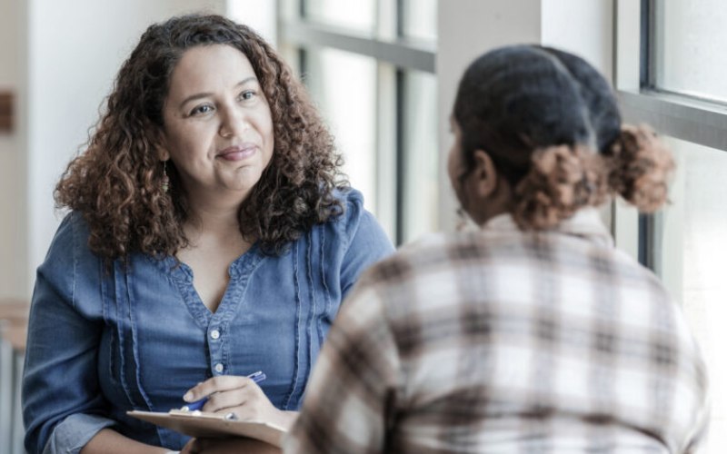 two women discussing therapy for addiction